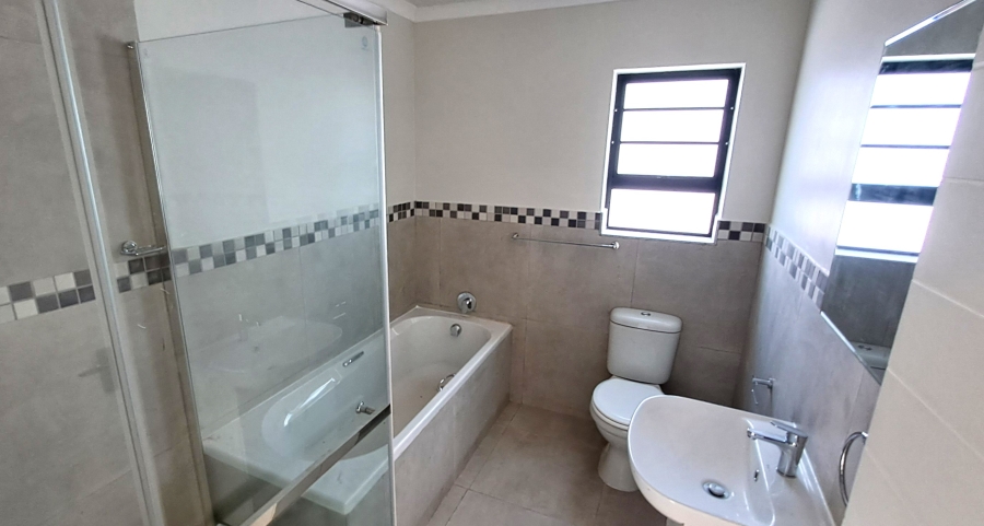 4 Bedroom Property for Sale in Hoogland Western Cape